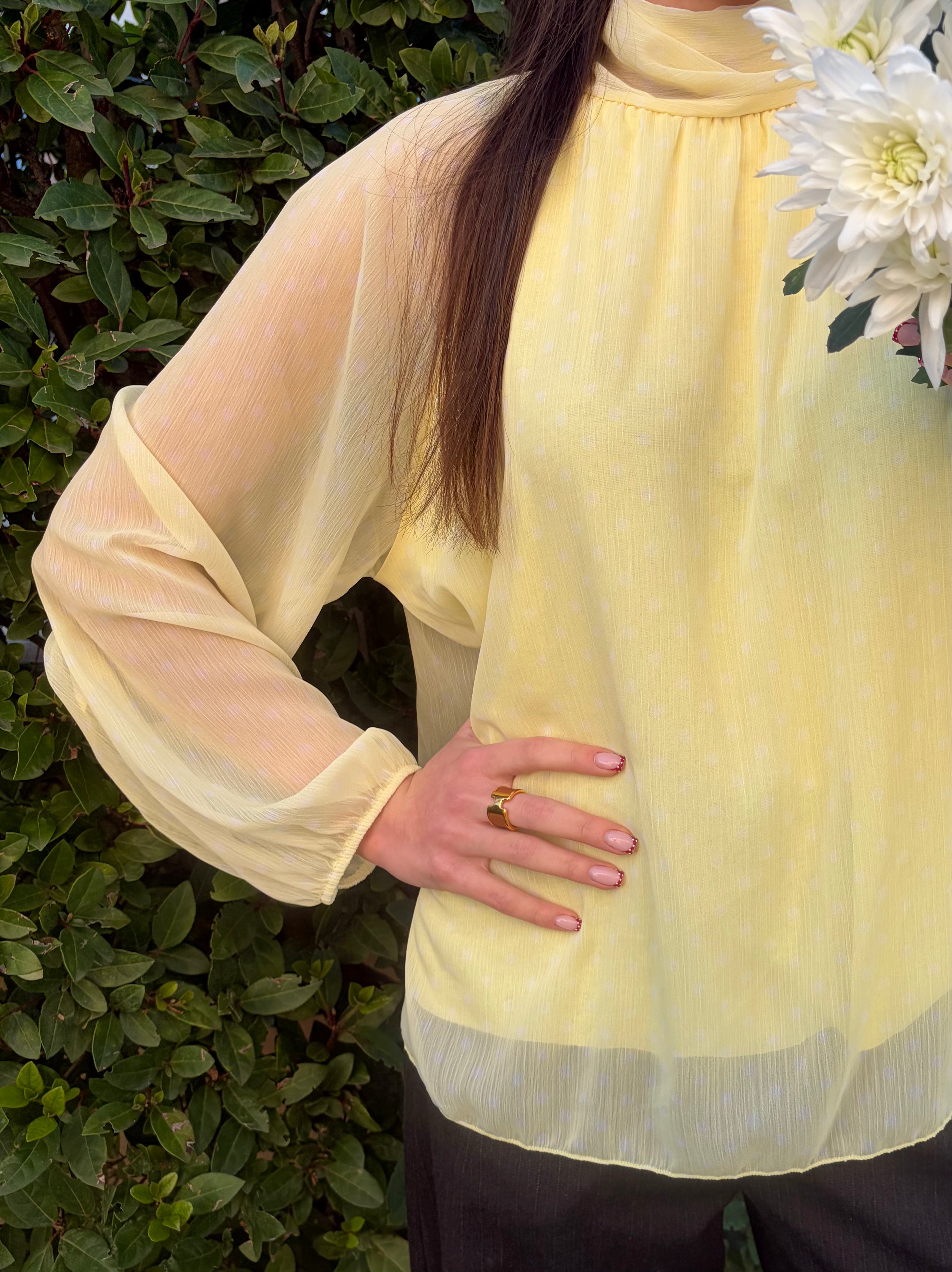 Blouse à pois jaune