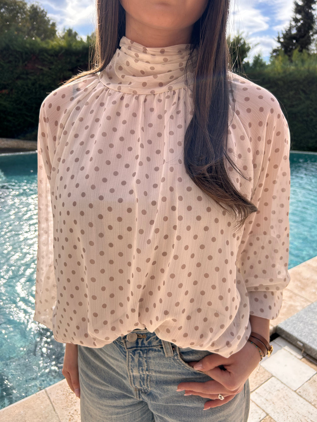 Blouse à pois beige