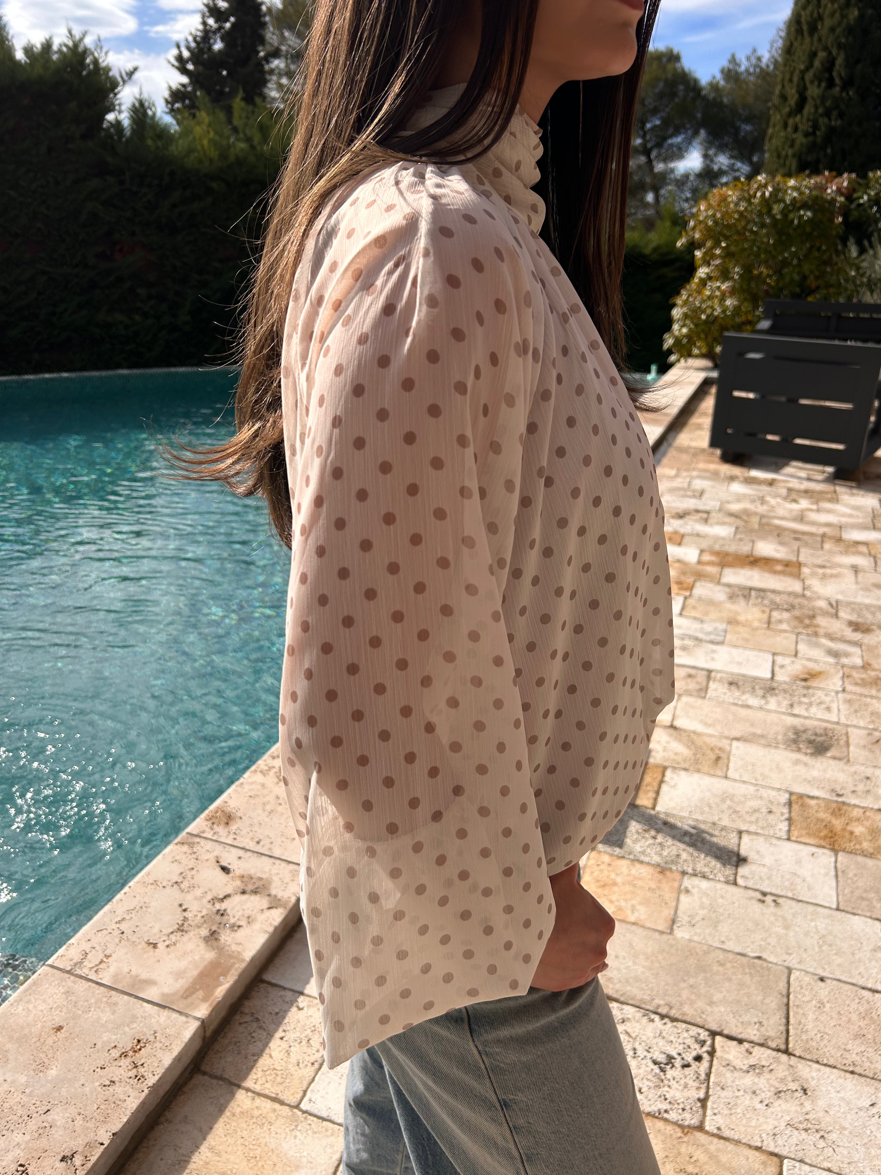 Blouse à pois beige